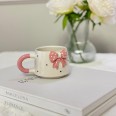 Pembe Fiyonk Kabartmalı Mug