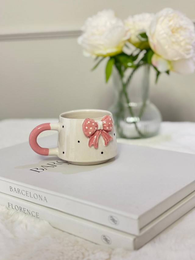 Pembe Fiyonk Kabartmalı Mug